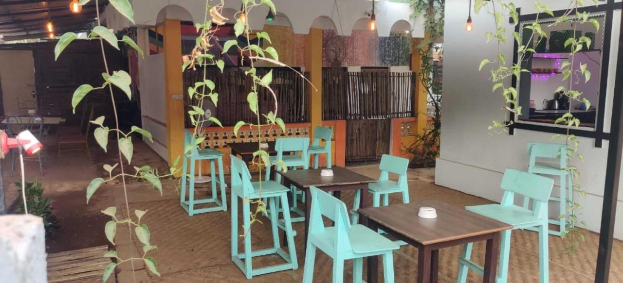 Green Rover Hostel By Gypstead Vagator Exterior foto